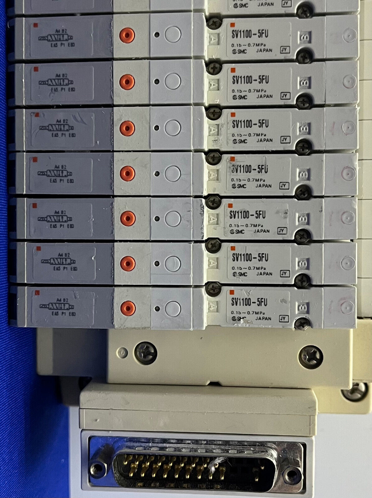 SMC SS5V1-1010983-03-1 MANIFOLD w/ 14 QTY SV1100-5FU PNEUMATIC ASSEMBLY BLOCK