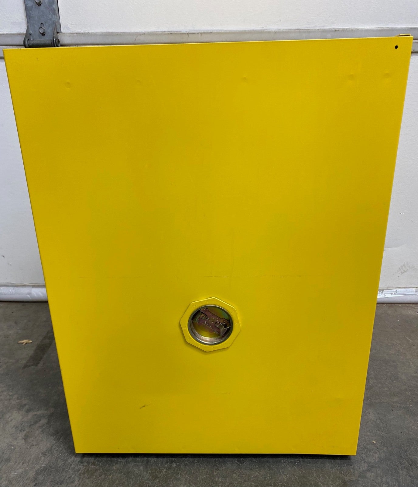 ULINE H-2569M FLAMMABLE LIQUID STORAGE CABINET COUNTERTOP 870400 4 GAL CAPACITY