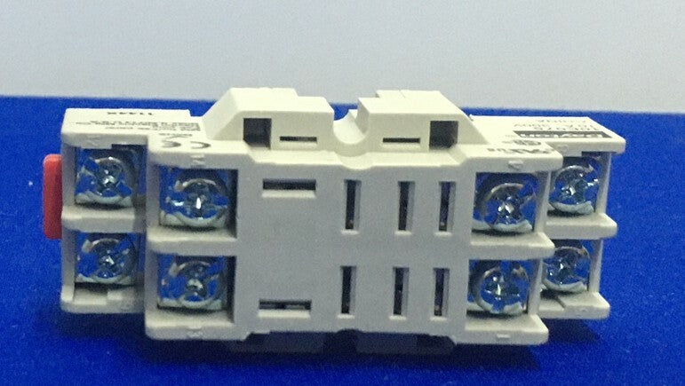 DAYTON (1) 10E075 TOMA 10A 300V