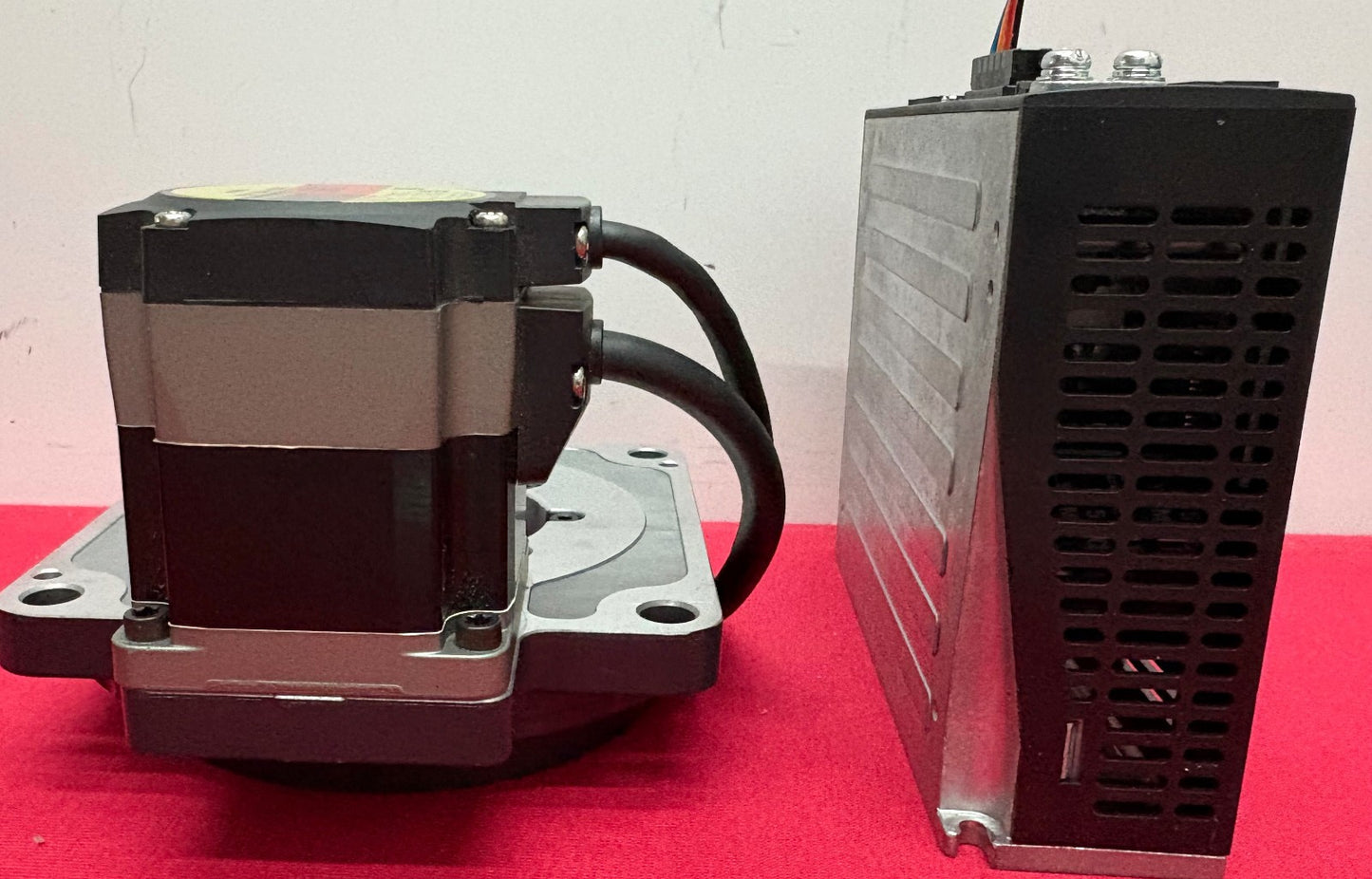 ORIENTAL MOTOR DGM130R-AZAC ROTARY TABLE w/ STEPPING MOTOR DRIVER AZD-AD - PARTS