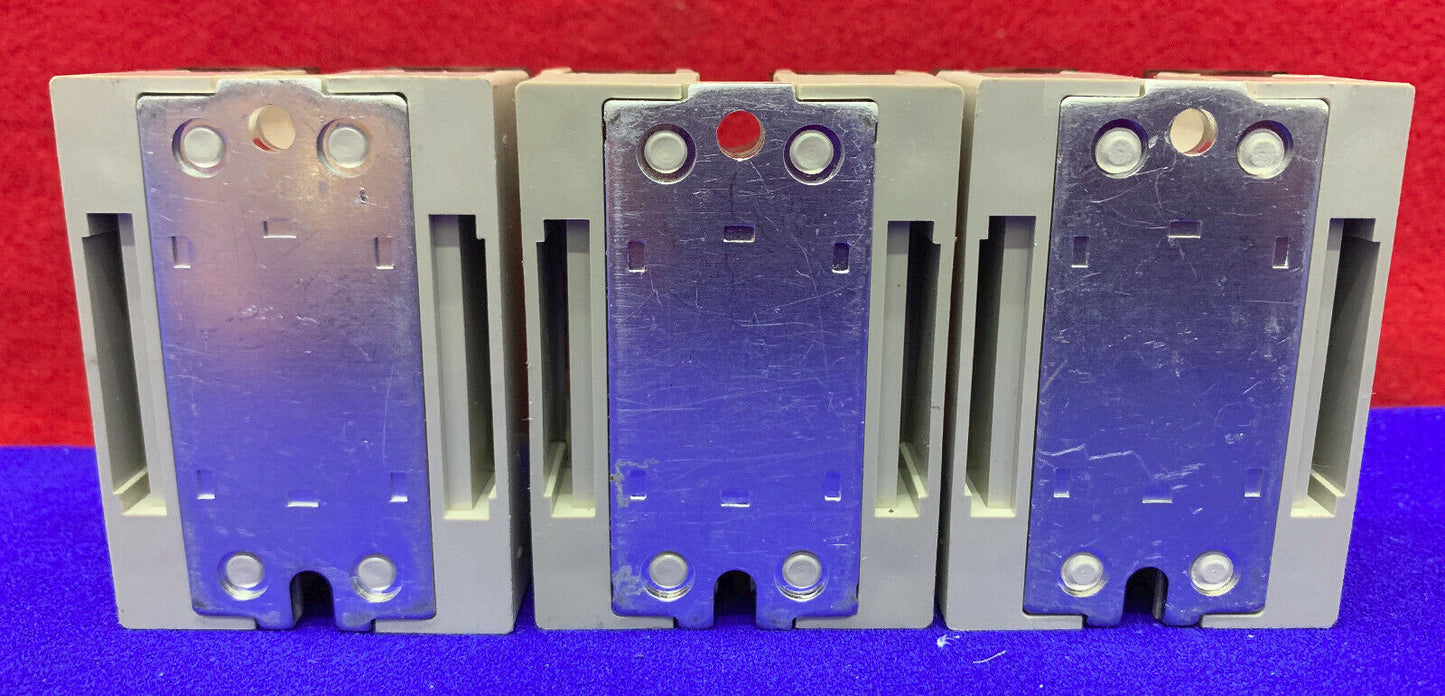 QTY 3 - RELÈ A STATO SOLIDO OMRON G3NA-210B