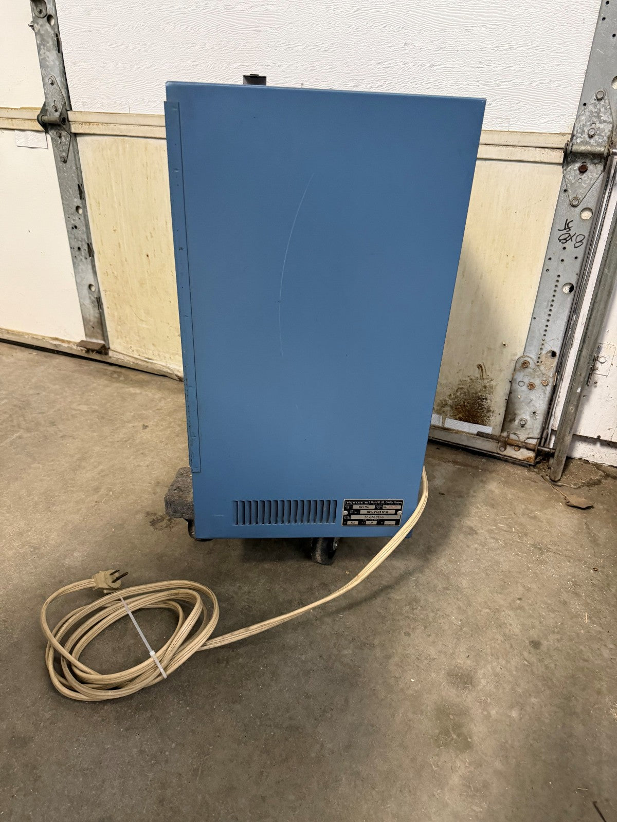 BLUE M SW-17TA SINGLE WALL GRAVITY CONVECTION LABORATORY OVEN