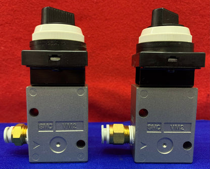 1 Lot Hoeveelheid van 2 - SMC VM22 Mechanische Kleppen