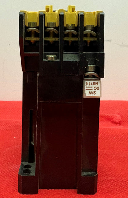 Allen-Bradley Allen Bradley AB 100-A12NZ*3 SER B CONTACTOR 24 VDC