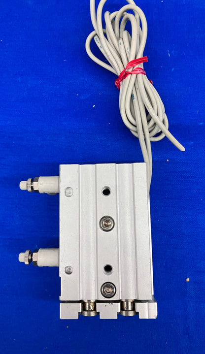 CILINDRO AD ARIA GUIDATO CON SLITTA DA TAVOLO SMC MXS12L-20