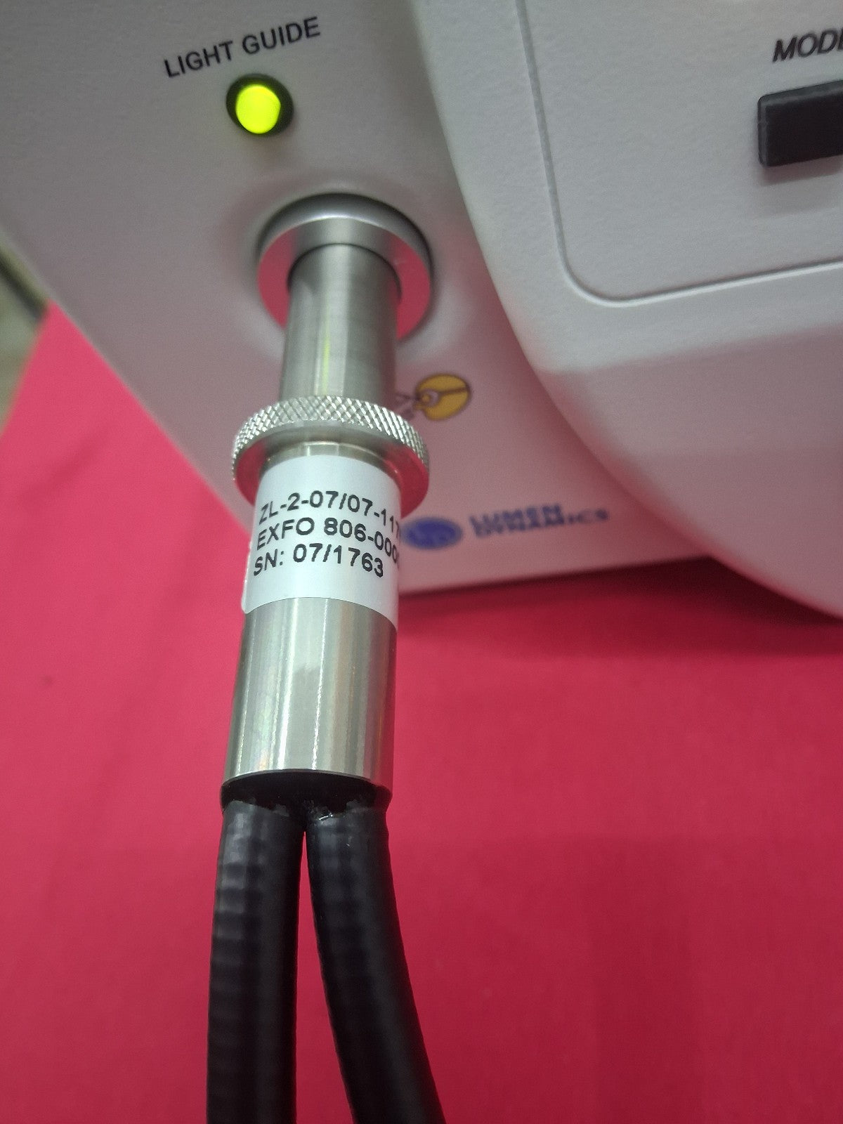OMNICURE S2000-XLA UV CURE WITH BIFURCATED LIGHT GUIDE AND FOOT PEDAL 276 HOURS