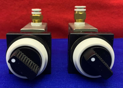 1 Lot Hoeveelheid van 2 - SMC VM22 Mechanische Kleppen
