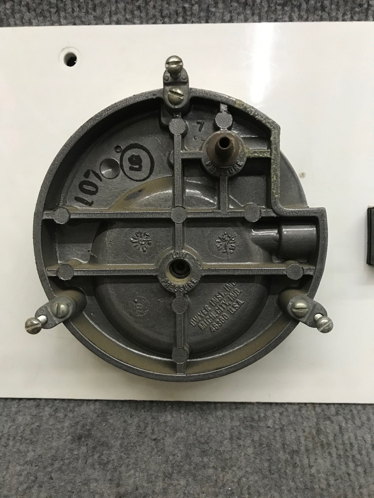 QTY 1- MAGNEHELIC GAUGE 2004C & QTY 1- HASTINGS VACUUM GAUGE DV-6 GAUGE TUBE