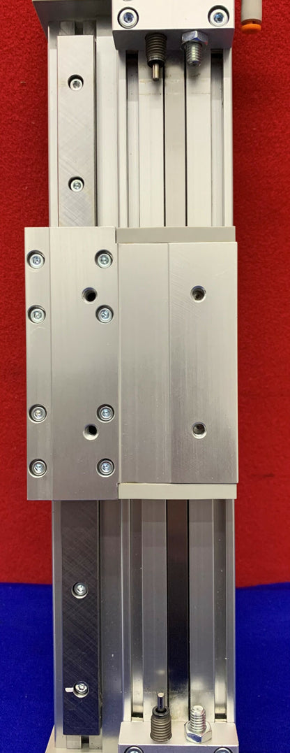 SMC Kolbenstangenloser Zylinder MY1H20-150L / MY1H20150L mit (2) SMC AS1201F Durchflussreglern