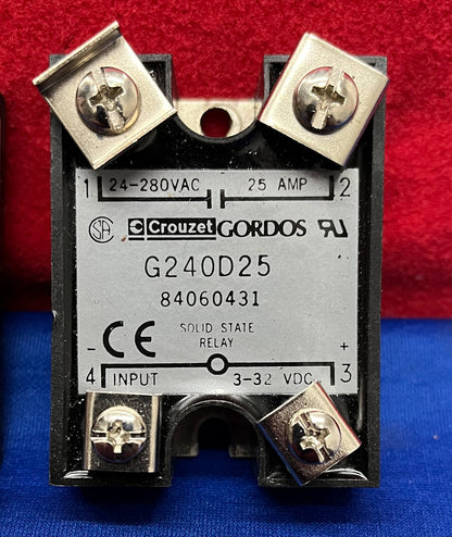 1 LOTE CANTIDAD DE 2 - RELÉ DE ESTADO SÓLIDO CROUZET GORDOS G240D25 84060431