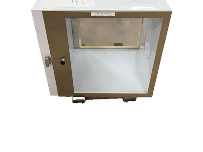 CLEAN AIR PRODUCTS PASS THROUGH BOX WHITE PLASTIC & STAINLESS STEEL DOOR 24X23.5
