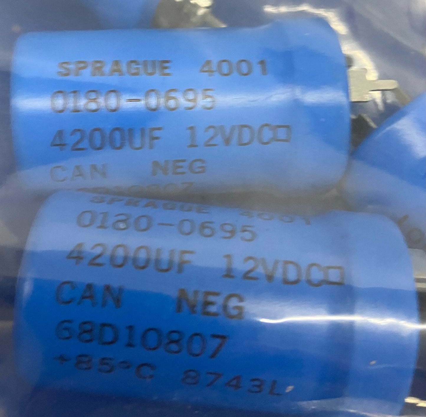 CONDENSADOR SPRAGUE 4001, HP 0180-0695, 4200UF 12VCD CAN NEG, 68D10807 LOTE DE 4