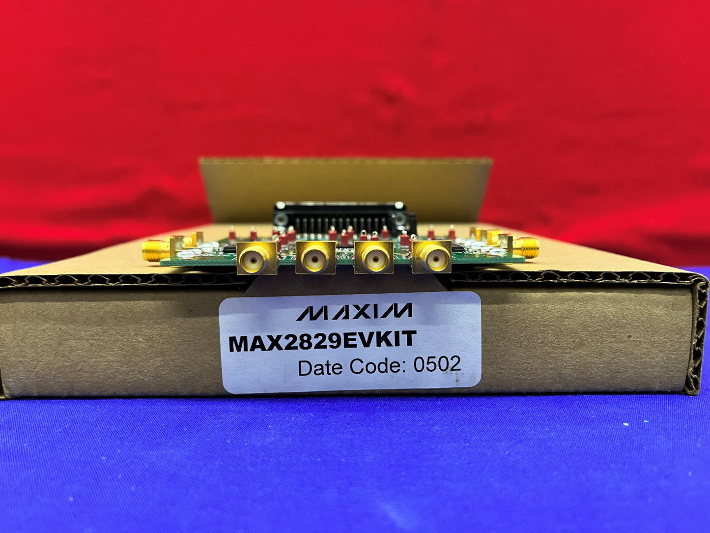 Kit di valutazione degli strumenti di sviluppo Maxim MAX2829EVKit