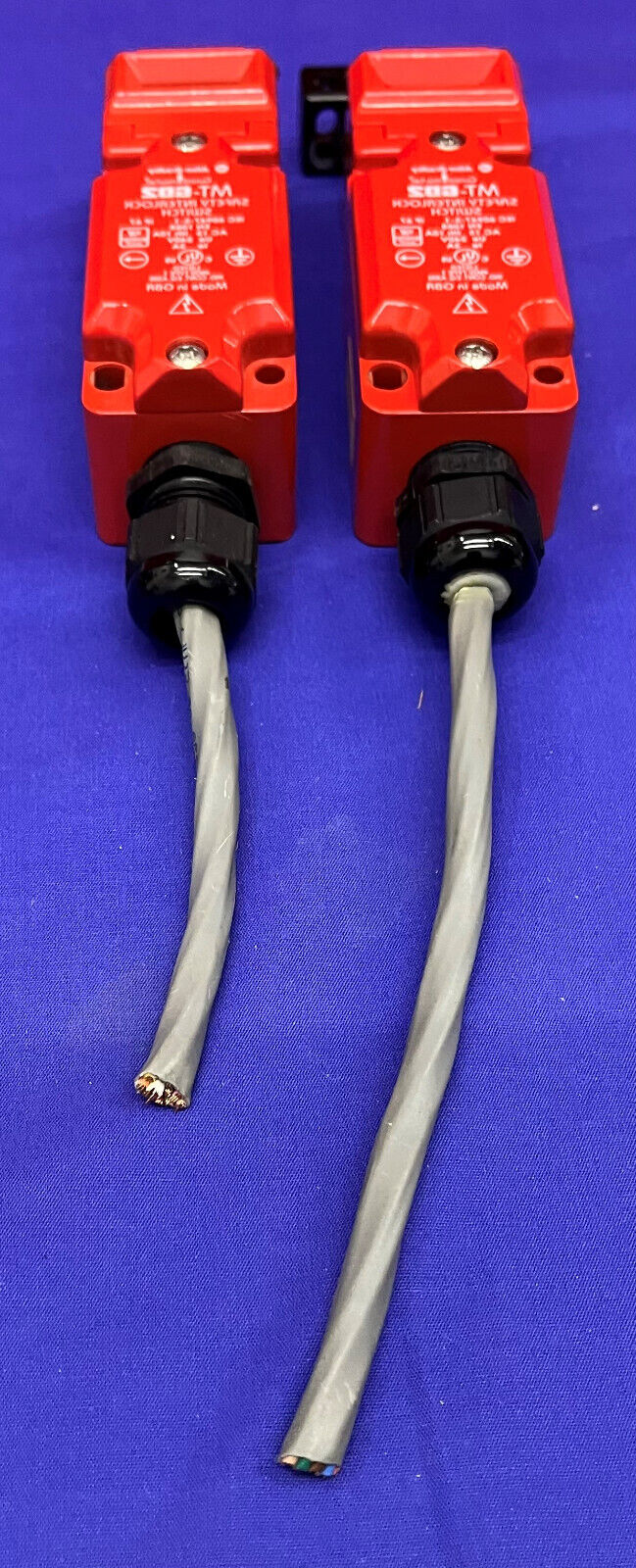 AANTAL van 2 Allen Bradley Guard Master MR-GD2 Veiligheidsschakelaar 1 ONTBREKENDE SLEUTEL