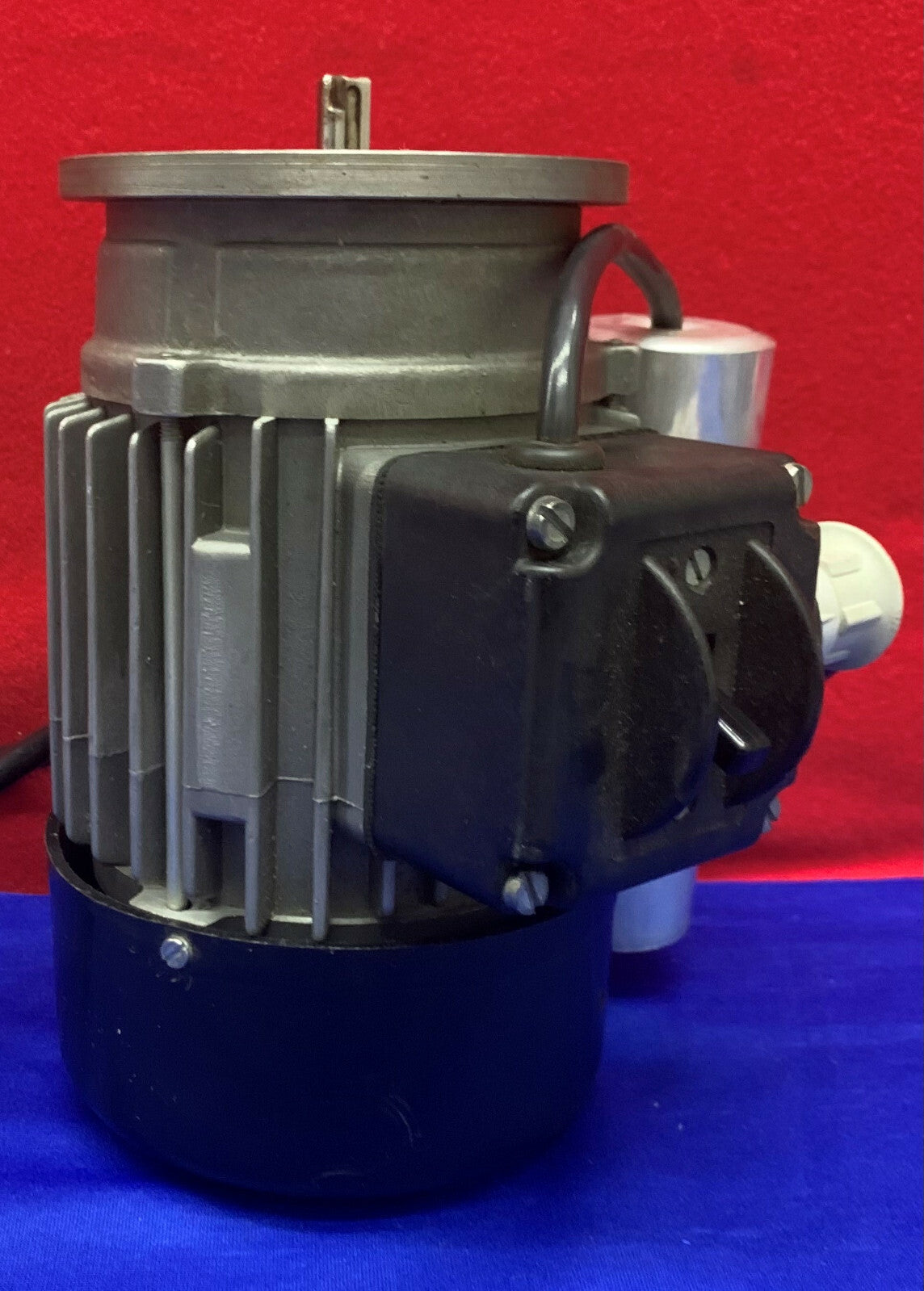 ANTRIEBSTECHNIK 7960327RBF0.0974-71 MOTEUR 1650/min 2,0A 115V 60Hz. L'ARTICLE EST UTILISÉ.