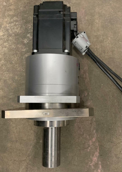 YASKAWA AC-SERVOMOTOR SGMAV-08ADA21 MIT SHIMPO NIDEC-REDUZIERGETRIEBE VRGS-33D120-750