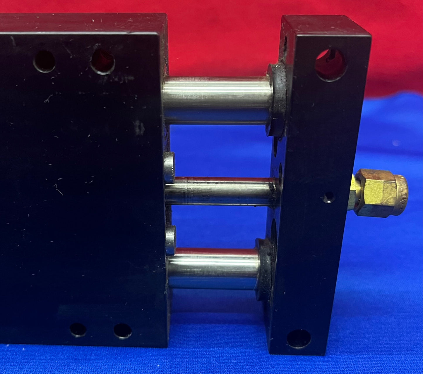 ROBOHAND PS-4-1 AIR PNEUMATIC SLIDE TABLE DOUBLE CYLINDER