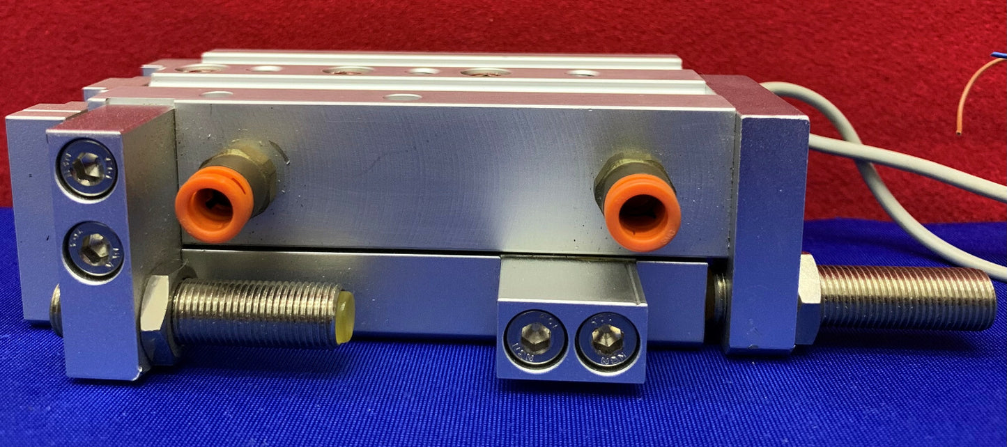 Mesa deslizante neumática SMC MXS16-X12 M9NL-X12 con sensores SMC D-M9N de 16 mm de diámetro interior