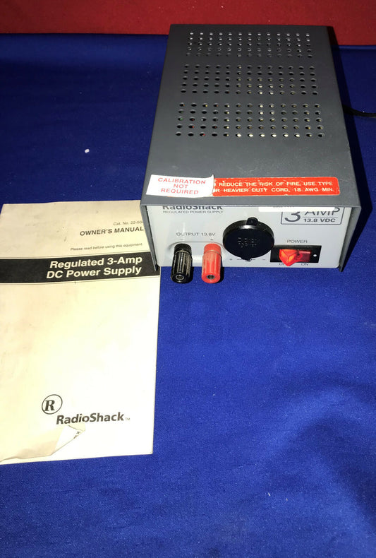 Alimentatore regolato RADIO SHACK 3 AMP 13,8 VDC con manuale