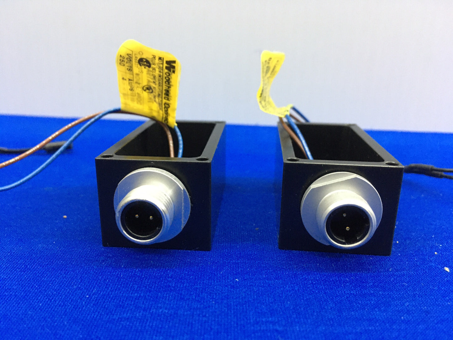 1 LOTTO DI QTY 2 WOODHEAD /BRAD HARRLSON ® 7R2A06A19A120 ASSEMBLAGGIO CAVI