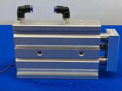 SMC CXSM32-60 DOPPELSTANGENZYLINDER, 32 MM BOHRUNG, 60 MM HUB, MIT D-Y59A POSITIONSSENSOR.