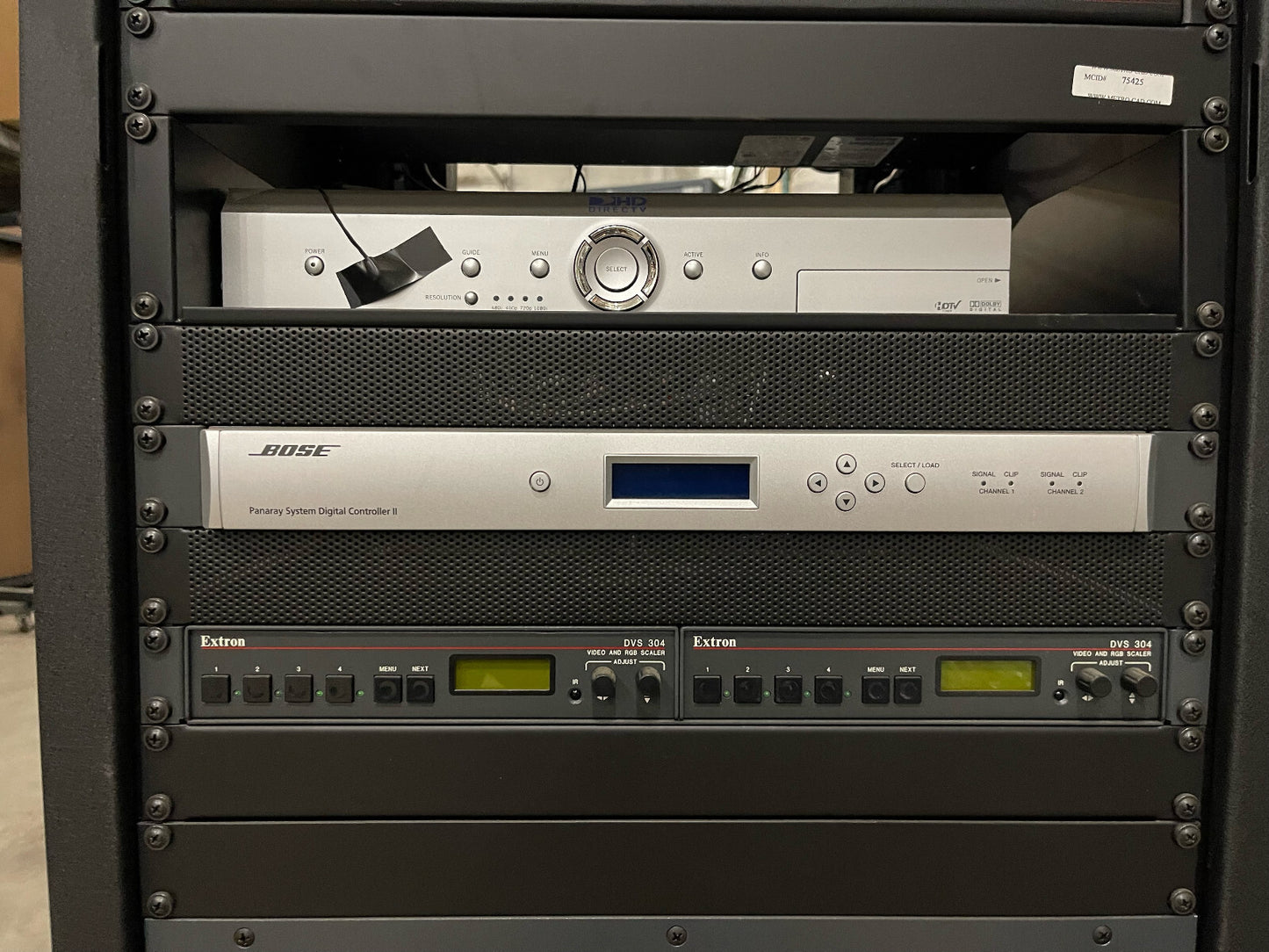 SPL INTEGRIERTE LÖSUNG MEDIENSCHRANK MIT INHALT