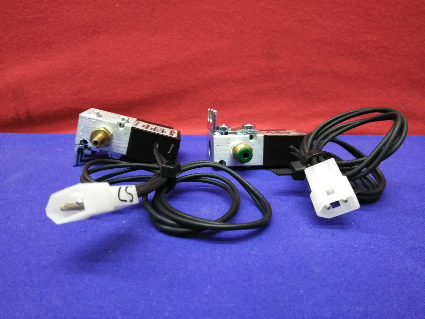 1 LOT VAN QTY 2 - INGERSOLL RAND P251SS-O24-DG G1061 SOLENOÏDEKLEPPEN 