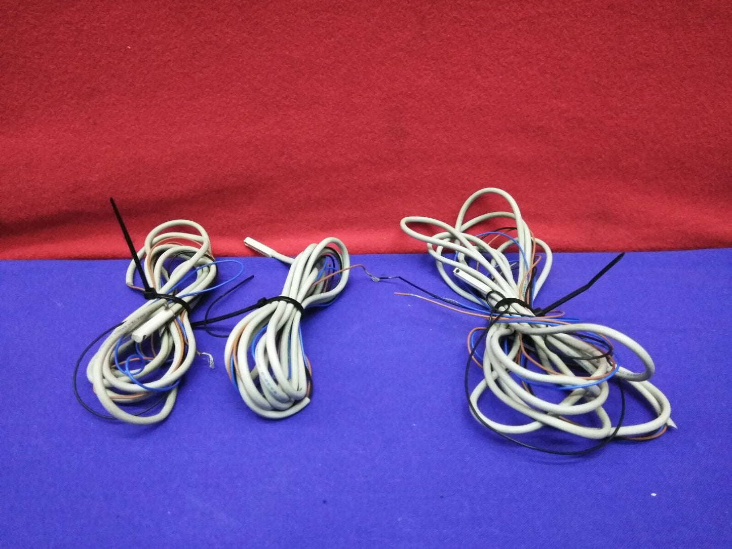 1 LOT HOEVEELHEID VAN 3 - SMC D-M9N SENSOREN 