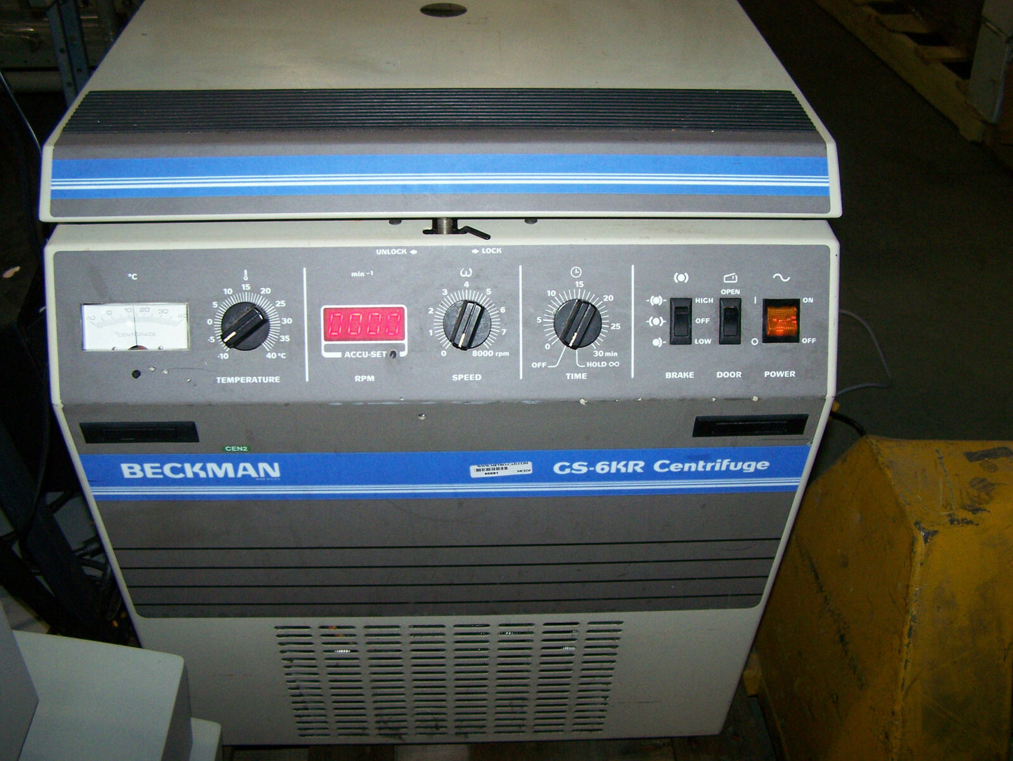 CENTRÍFUGA BECKMAN CS-6KR, SN NG095F1Z PARA PIEZAS O REPARACIÓN