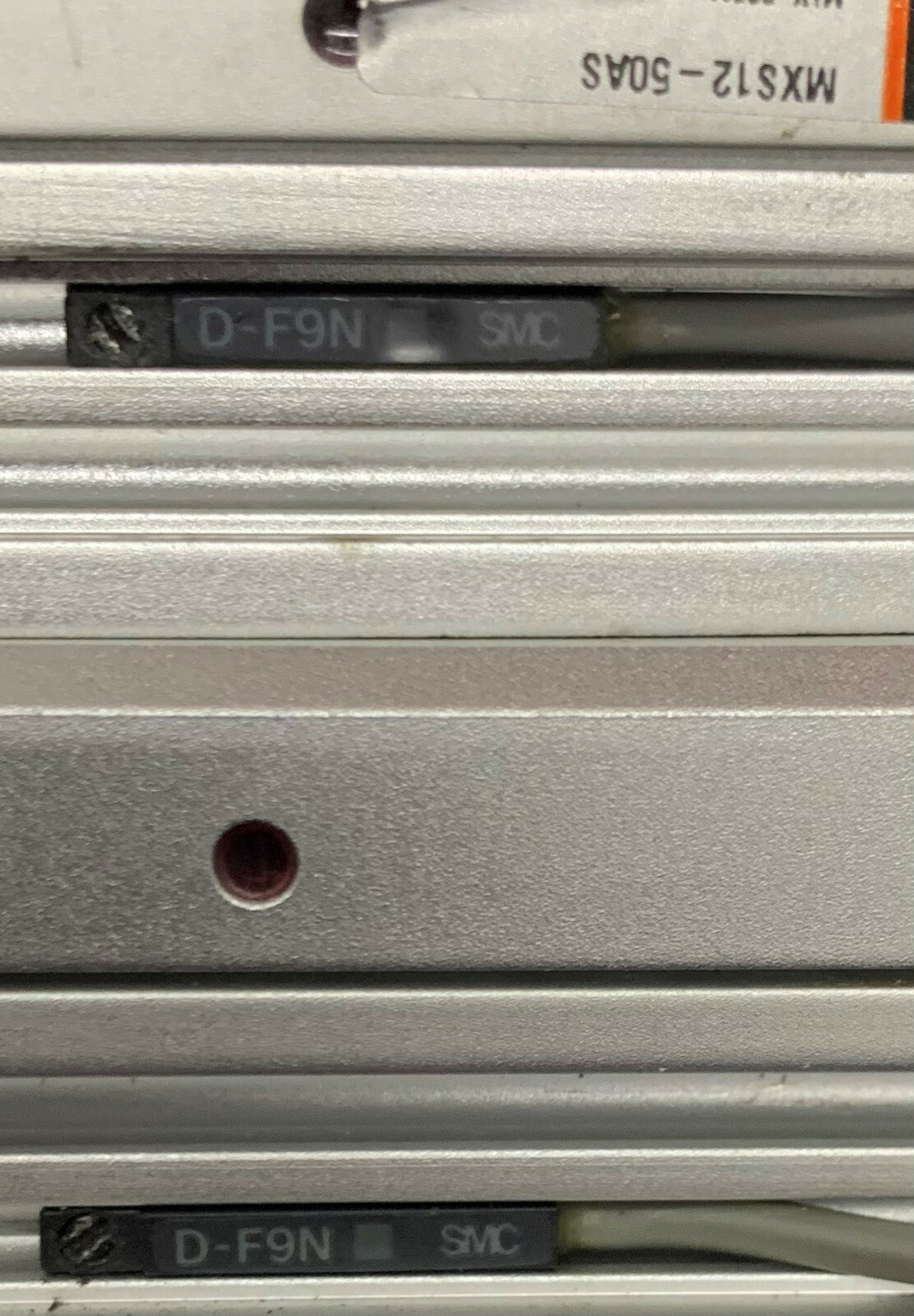 Lot de 2 - Glissières pneumatiques guidées à double tige SMC MXS12-50AS avec capteur SMC D-F9N