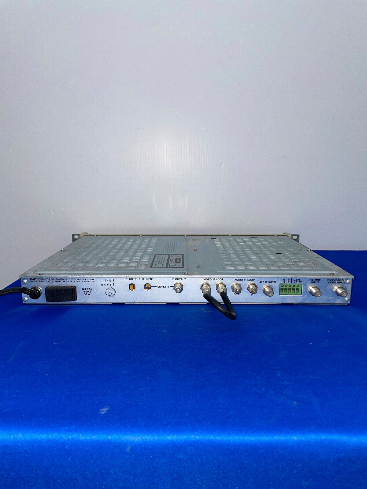 COMMUNICATION MICROWAVE CORP., TVM-102, MODULADOR DE TELEVISIÓN DE ONDAS COM