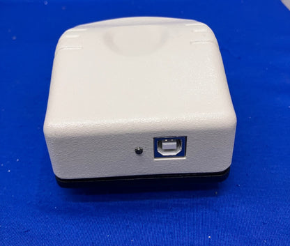 MICROSCOPE CMOS CAMERA 519 CU ; IT HAS CRACKED LENS AND IS BEING SOLD FOR PARTS