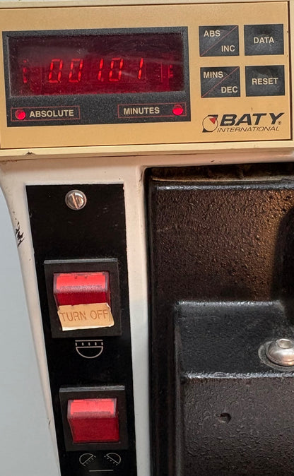 GAGE MASTER 28 MODEL 28/GM1 BENCHTOP OPTICAL COMPARATOR 110V - FOR PARTS/REPAIR