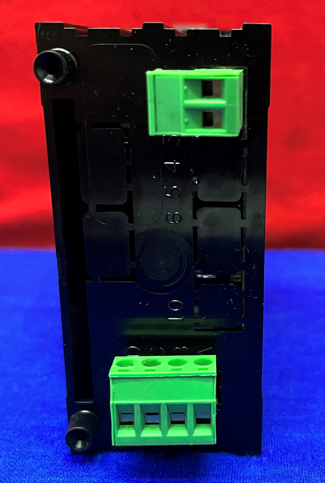 Ohmímetro de panel digital modelo base DP18-Q1-GR-R2 de Omega DP18-Q