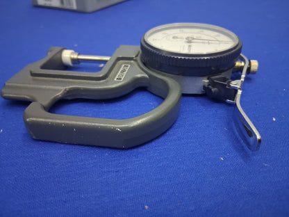 Mitutoyo 7304S Dial Thickness Gage 0-1" Range .001" with Case