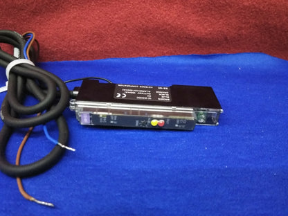 KEYENCE ES-M1  PROXIMITY SWITCH AMPLIFIER ITEM IS MISSING COVER