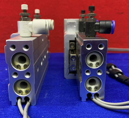 Lot de 2 - Glissières pneumatiques guidées à double tige SMC MXS12-50AS avec capteur SMC D-F9N