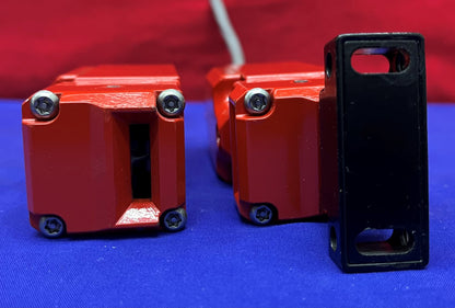 AANTAL van 2 Allen Bradley Guard Master MR-GD2 Veiligheidsschakelaar 1 ONTBREKENDE SLEUTEL