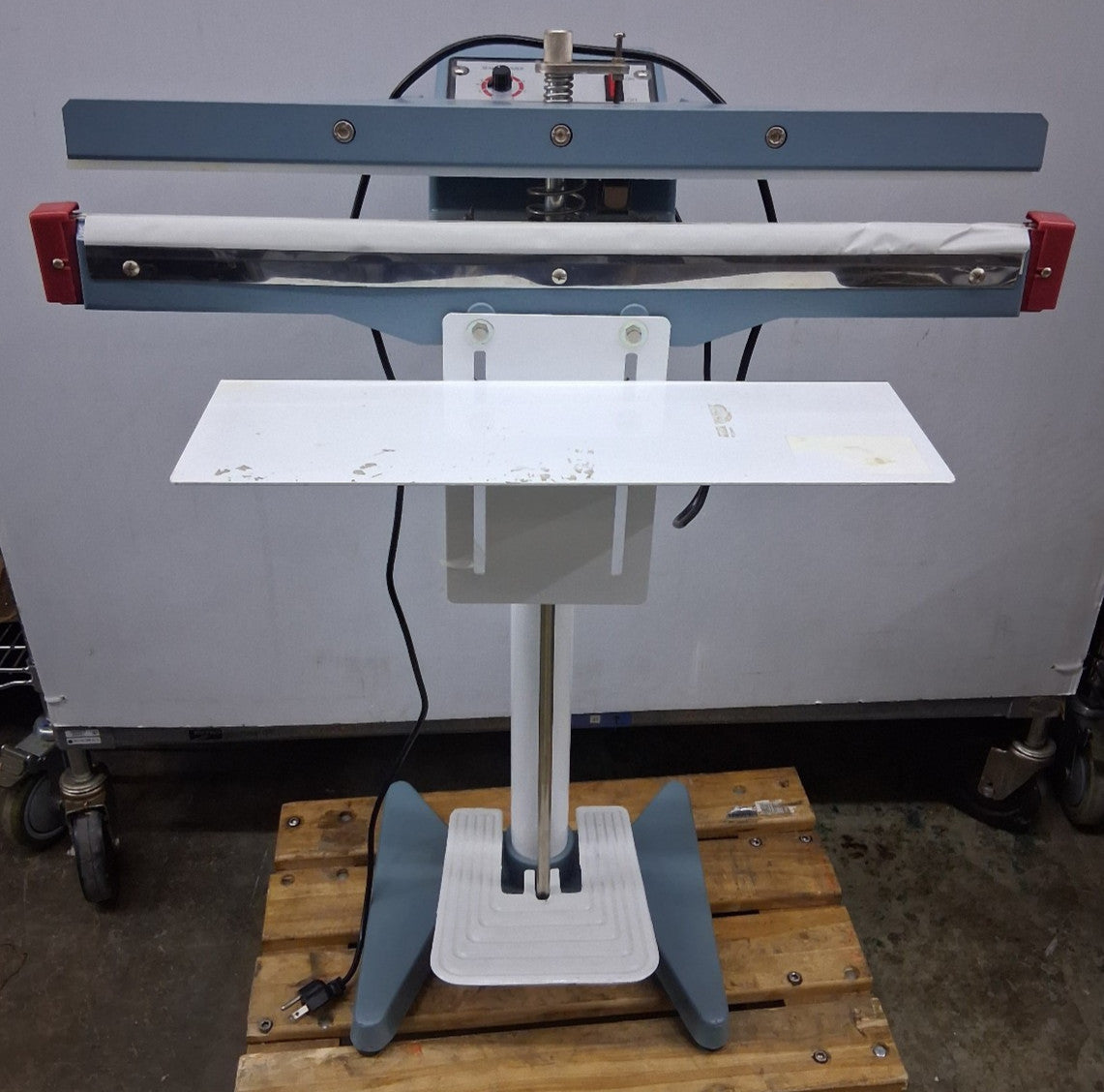 ULINE H-86 FOOT OPERATED IMPULSE SEALER 24" ITEM IS USED TESTED WORKS.