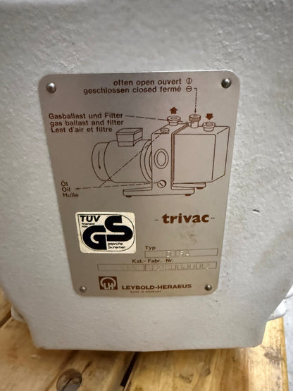 LEYBOLD-HERAEUS TRIVAC DBA VACUUM PUMP D8A 220 VAC 50 PARTS REPAIR