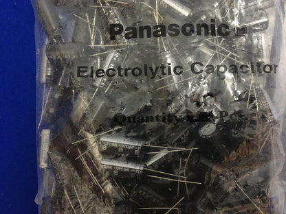 1 PAQUETE QUE CONTIENE 140 CONDENSADORES ELECTROLÍTICOS PANASONIC/DIGI-KEY ECA-2WHG4R7