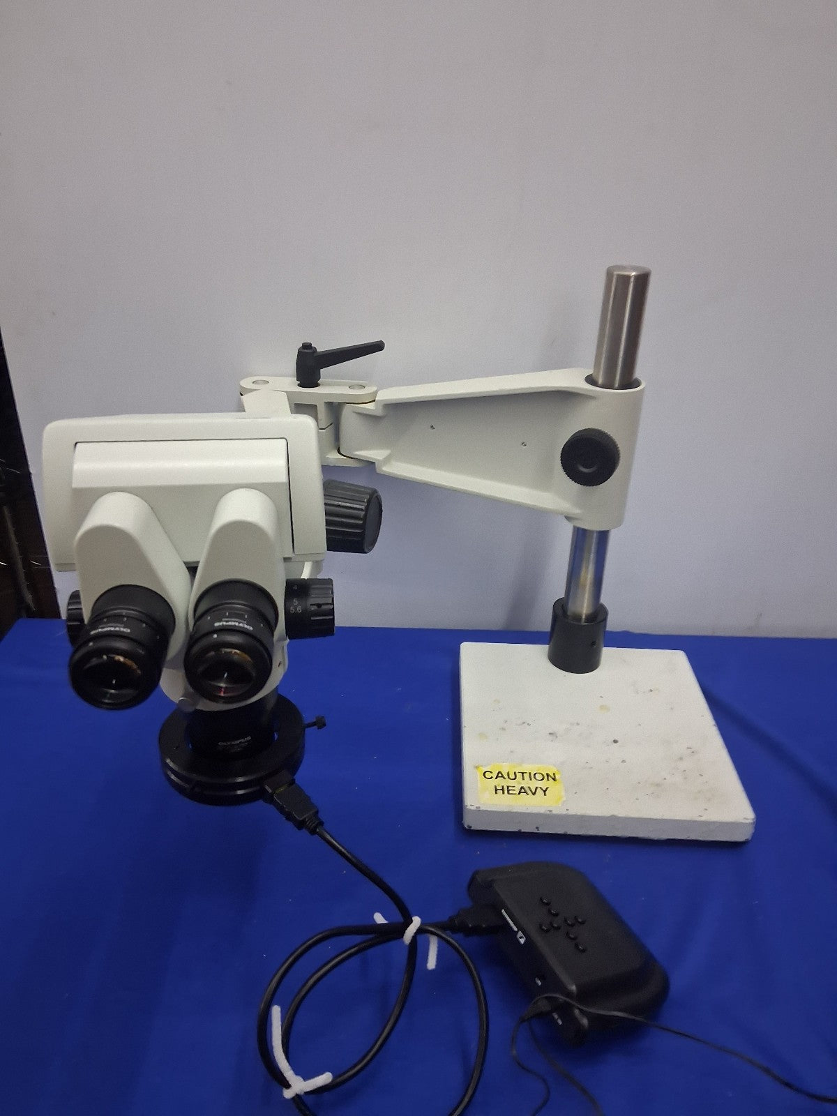 OLYMPUS SZX7 8-56 X SZX-TB1 TILTING ERGONOMIC BINOCULAR MICROSCOPE DF PL 0.75X-4