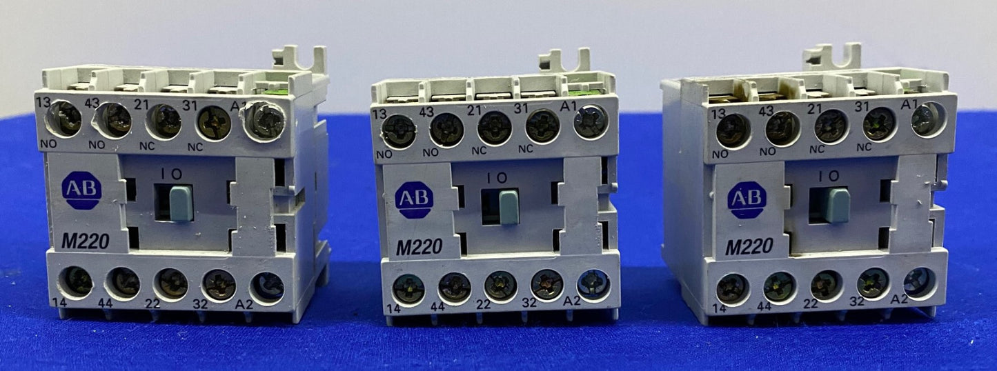Allen Bradley AB M220 700DC-M220* SER A CONTACTEUR - 1 LOT QTÉ 3