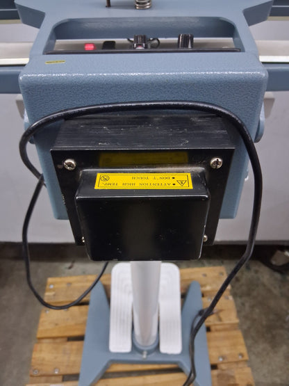 ULINE H-86 FOOT OPERATED IMPULSE SEALER 24" ITEM IS USED TESTED WORKS.