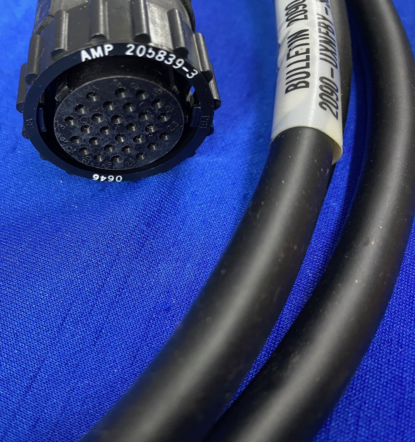 Allen-Bradley AB BULLETIN 2090-UXNFBY-S03 / 2090UXNFBYS03 SERVO CABLE