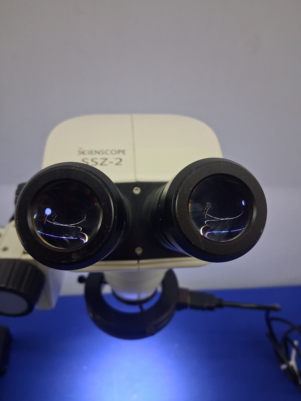 Scienscope SSZ-2 Stereo Zoom Microscope 6.7-45X Boom Stand and LED Ring Light