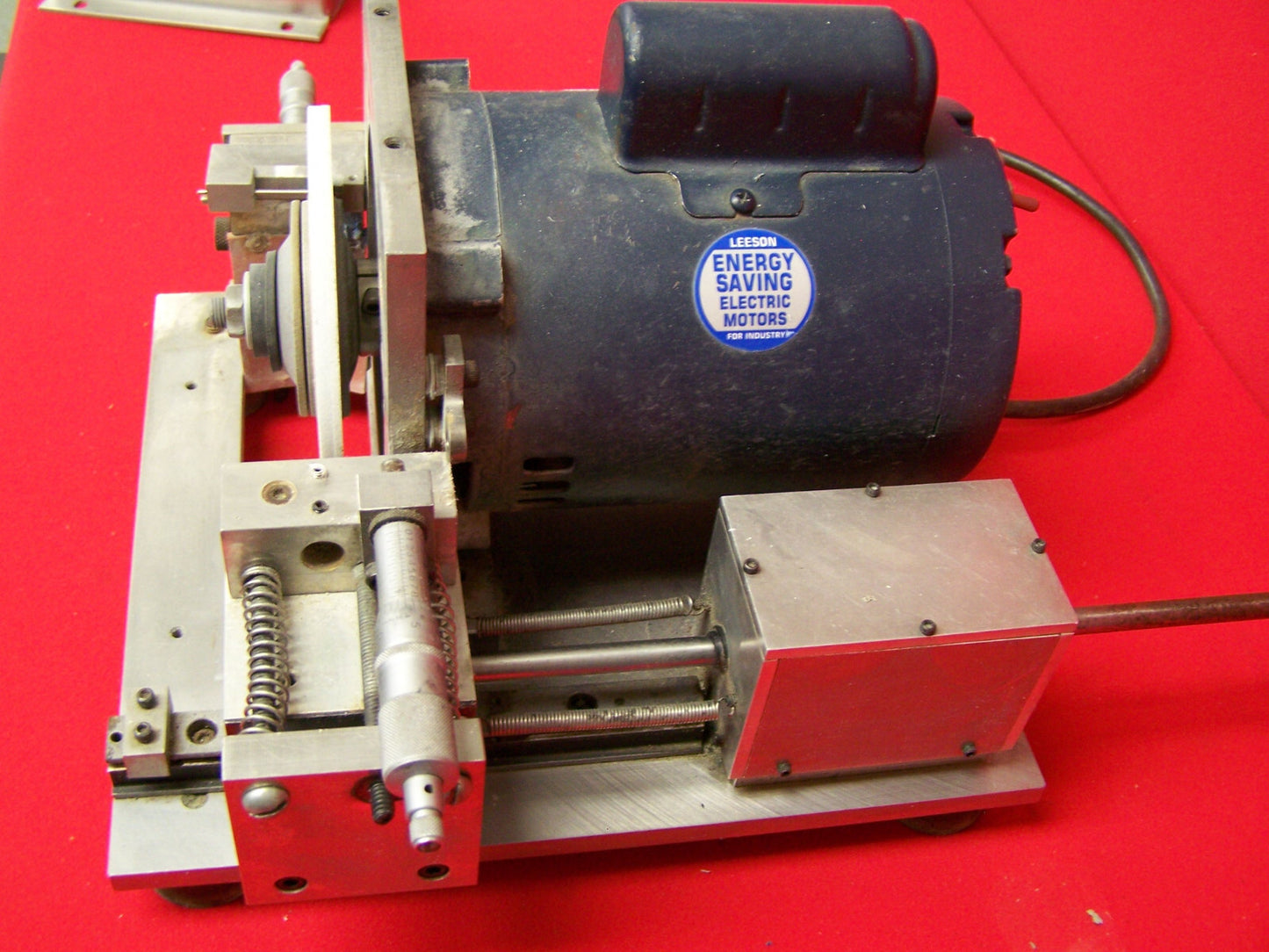 LEESON, A4C34DC7F, RECTIFICADORA DE PUNTAS DE PERFIL DE CATÉTER REFRIGERADA POR AGUA AJUSTABLE