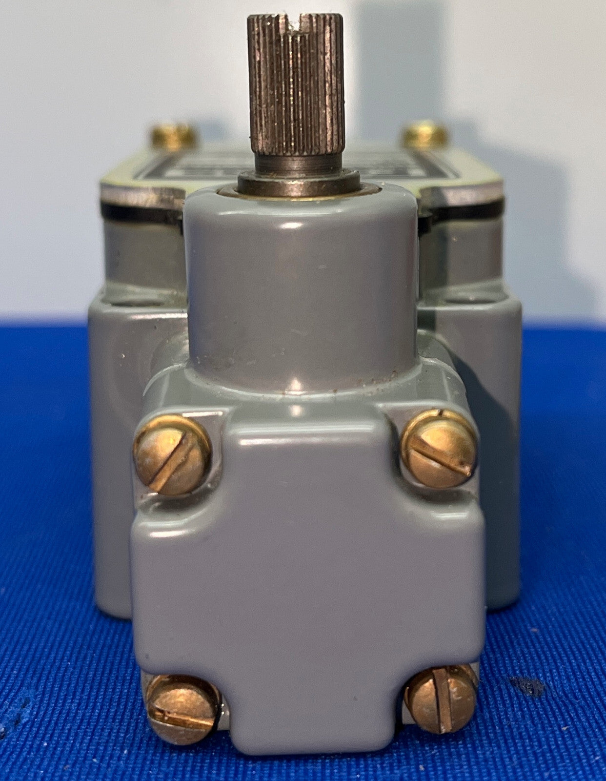 FURNAS ÖLDICHTER ENDSCHALTER 54LA19 / 54LA1-9 (Alter Lagerbestand)