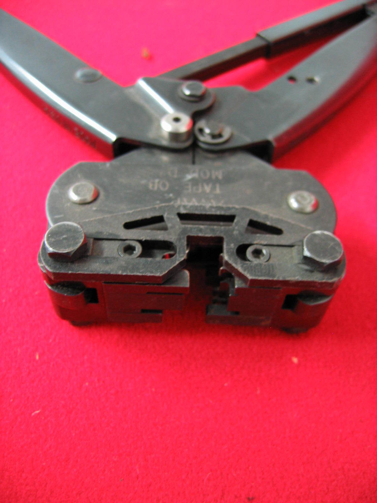 AMP MODELL D TAPE OB MANUELLE CRIMPER