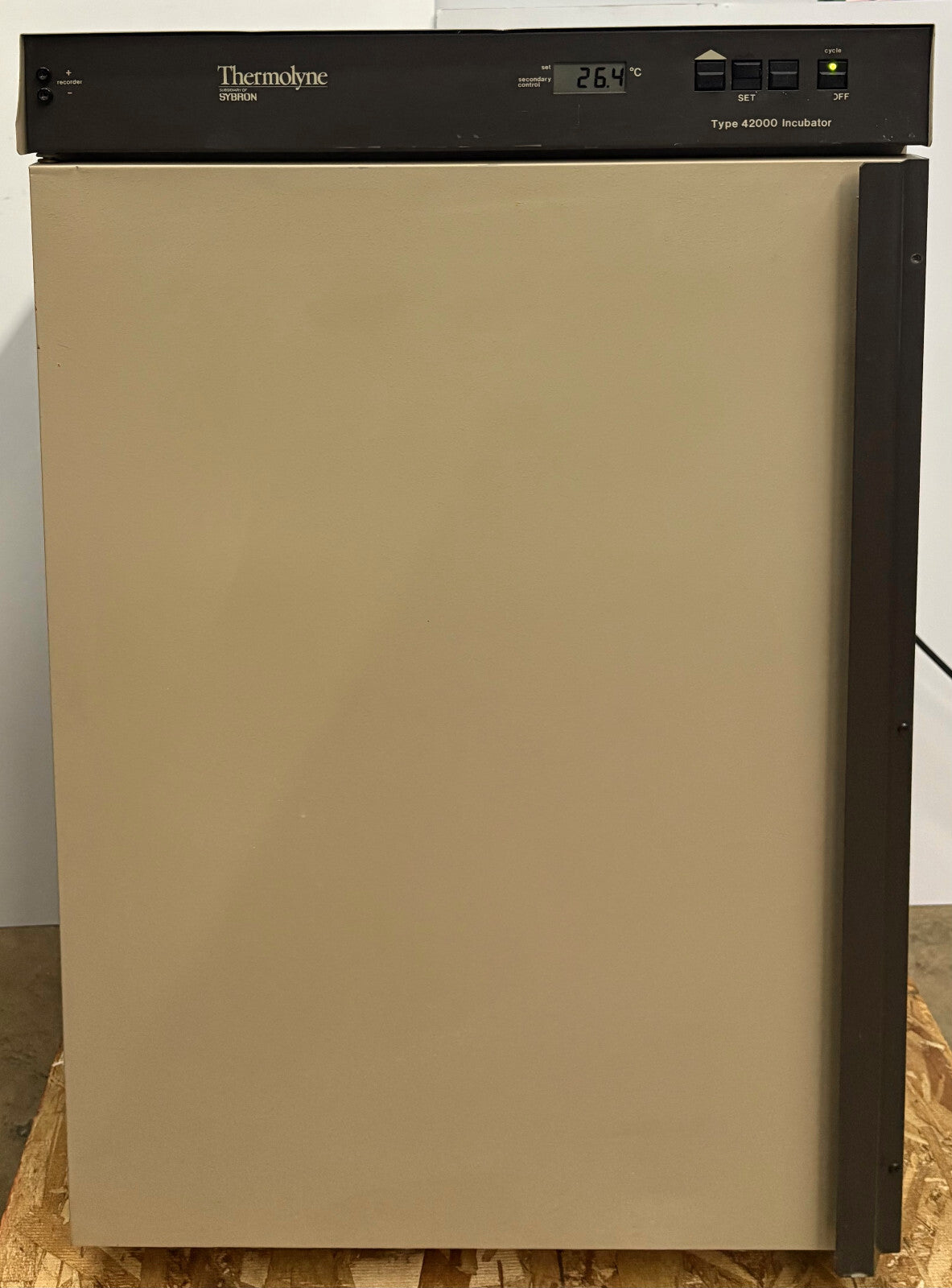 BARNSTEAD THERMOLYNE SYBRON I42045 TYPE 42000 INCUBATOR 70C MAX 120V 1PH